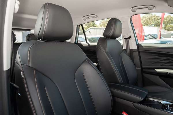 2025 MG HS Excite AS33