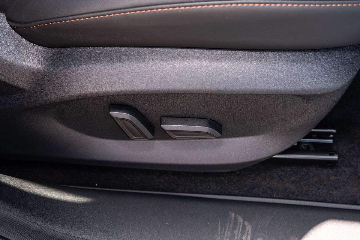 2025 MG HS Excite AS33