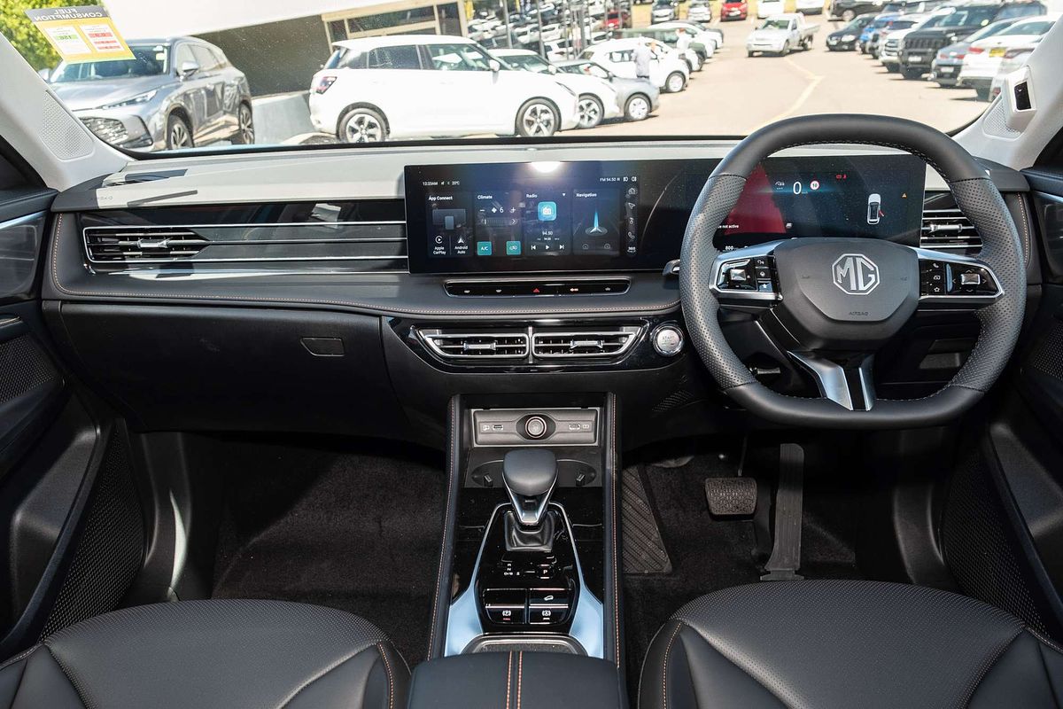 2025 MG HS Excite AS33