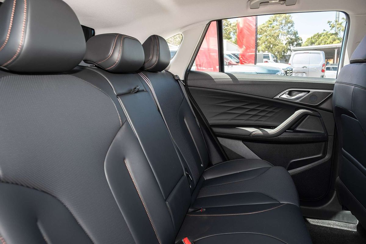 2025 MG HS Excite AS33