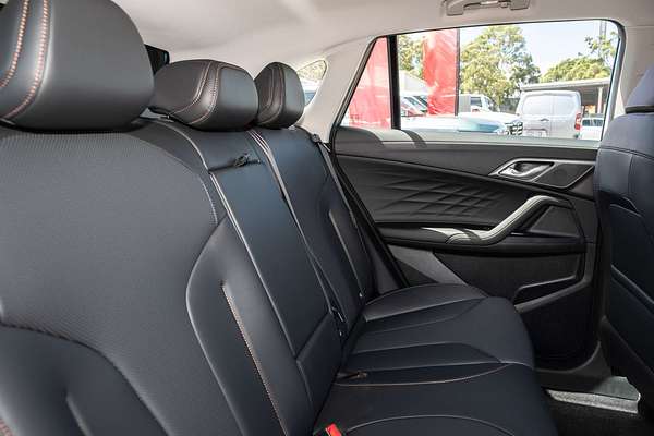 2025 MG HS Excite AS33