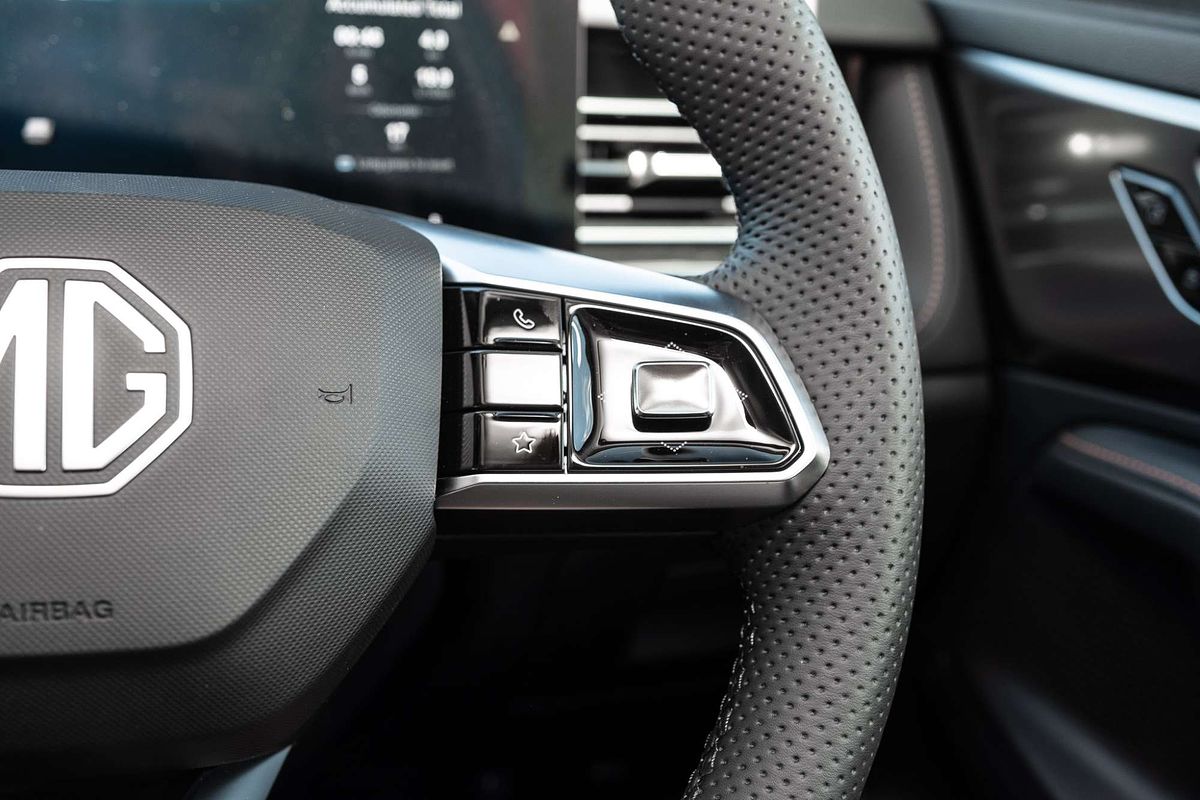 2025 MG HS Excite AS33