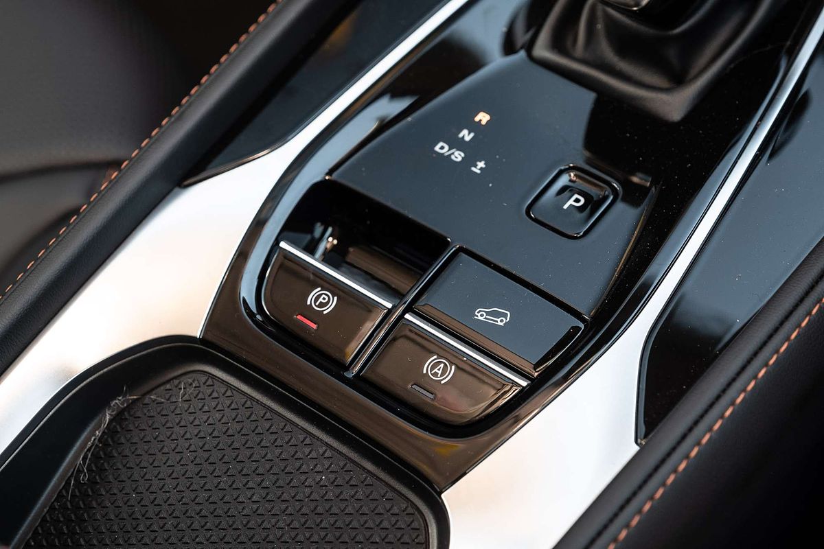 2025 MG HS Excite AS33