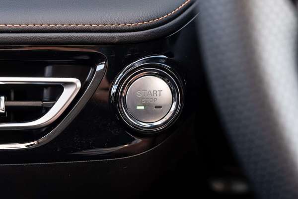 2025 MG HS Excite AS33