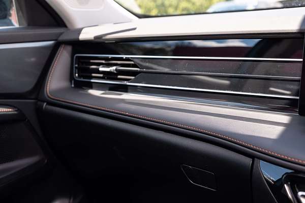 2025 MG HS Excite AS33