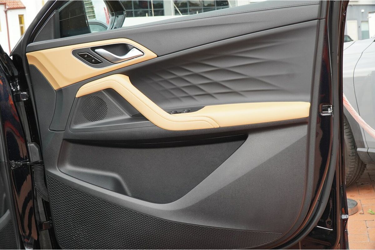 2024 MG HS Essence AS33