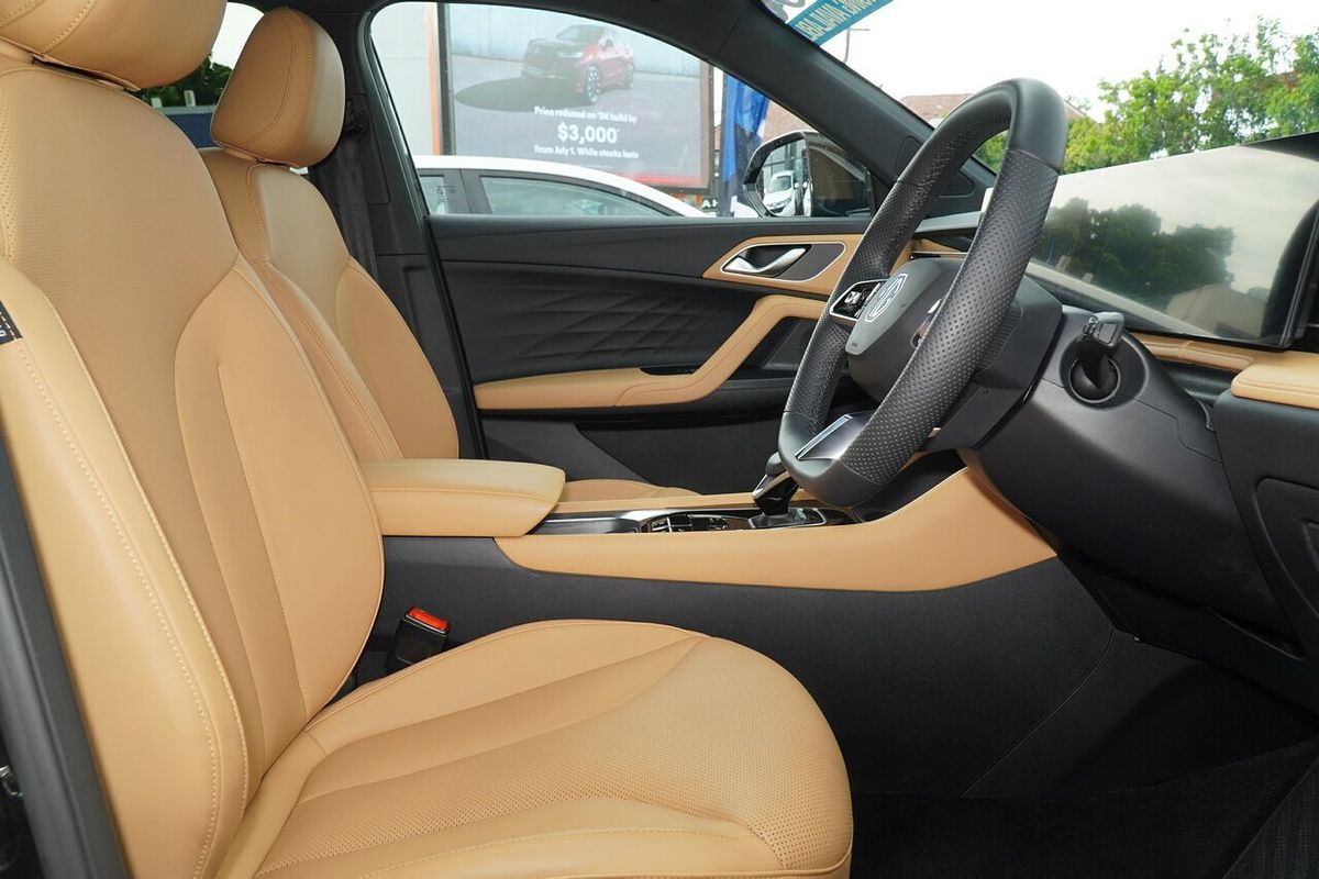 2024 MG HS Essence AS33