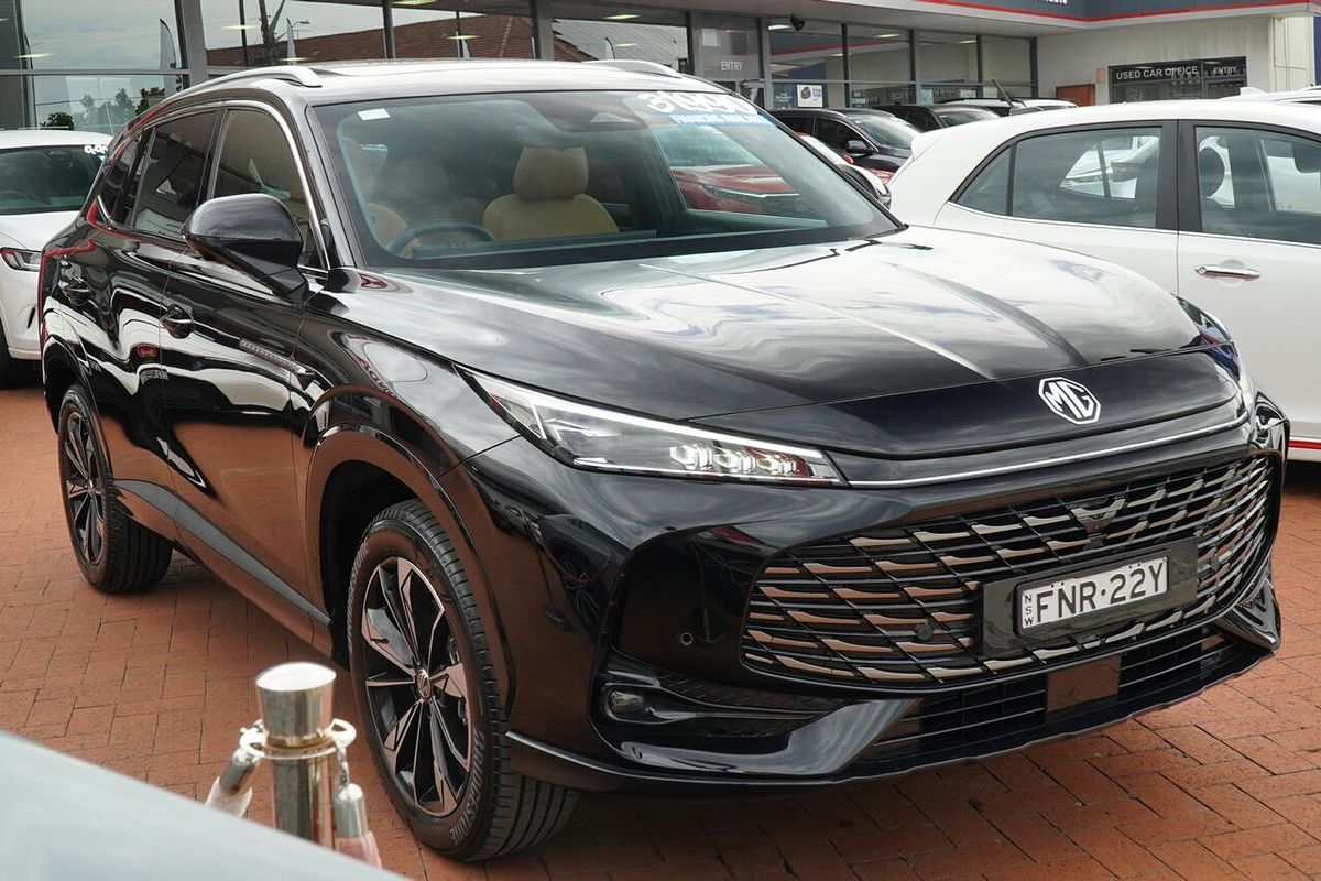 2024 MG HS Essence AS33