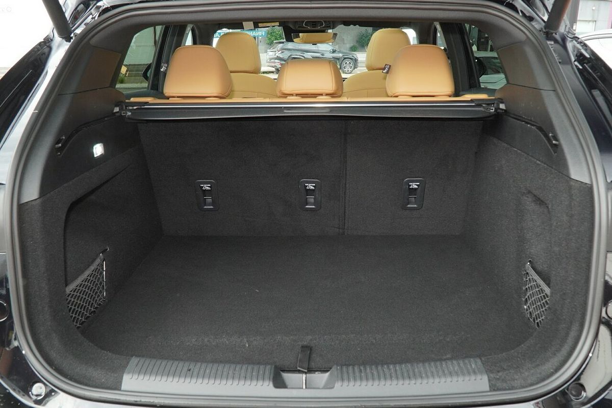 2024 MG HS Essence AS33