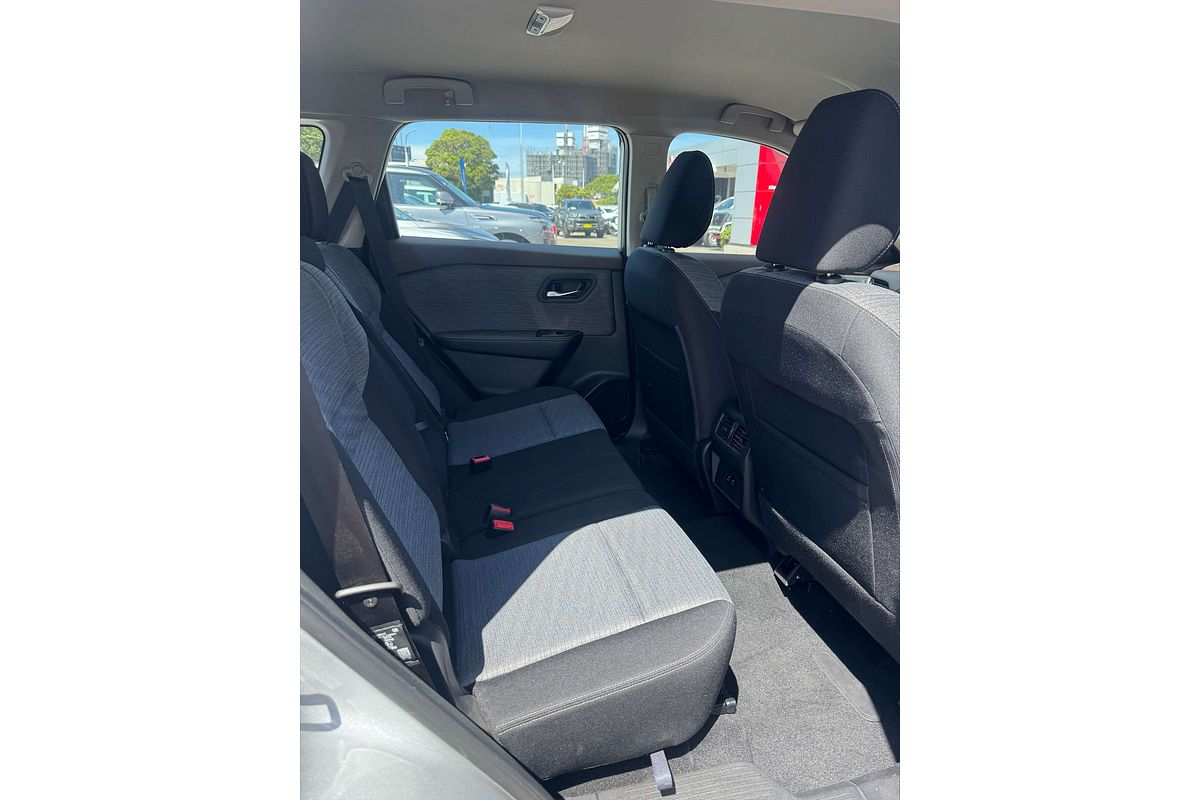 2024 Nissan X-TRAIL ST T33