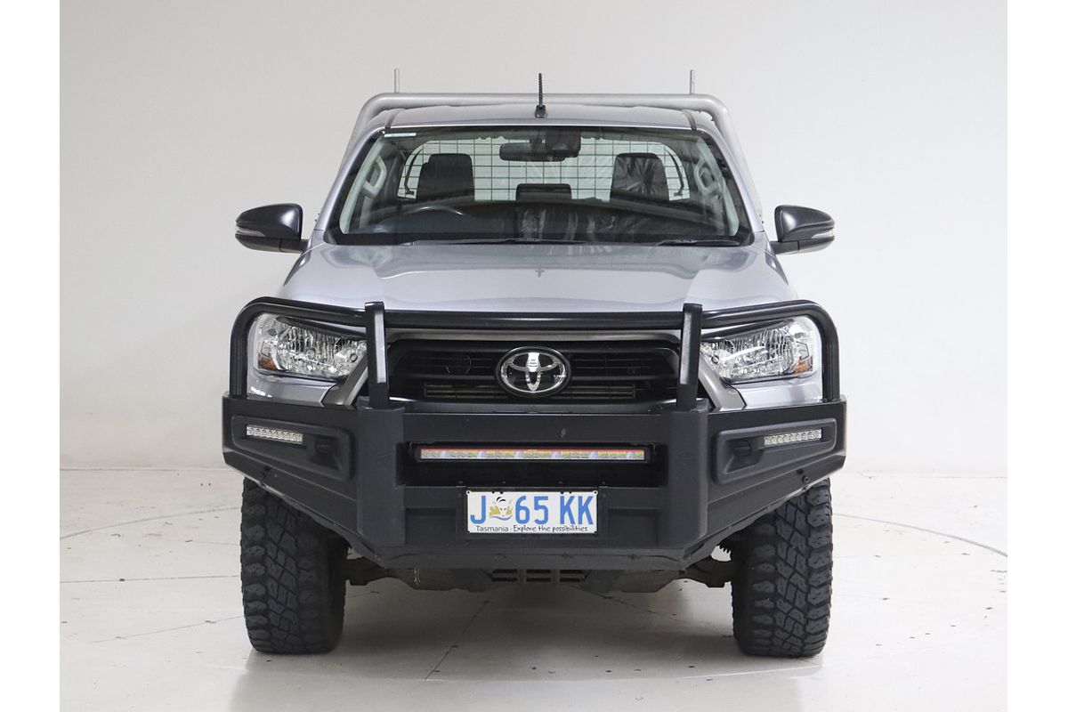 Hilux 4x4 SR 2.8L T Diesel Manual Double Cab C/C 2L70330 001 Hilux 4x4 SR 2.8L T Diesel Manual Double Cab C/C 2L70330 001