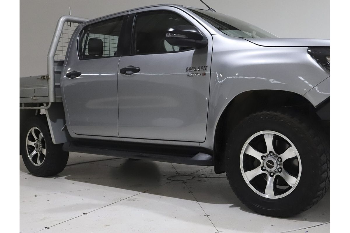 Hilux 4x4 SR 2.8L T Diesel Manual Double Cab C/C 2L70330 001