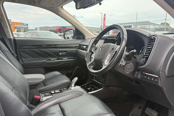 2017 Mitsubishi Outlander PHEV Exceed ZK