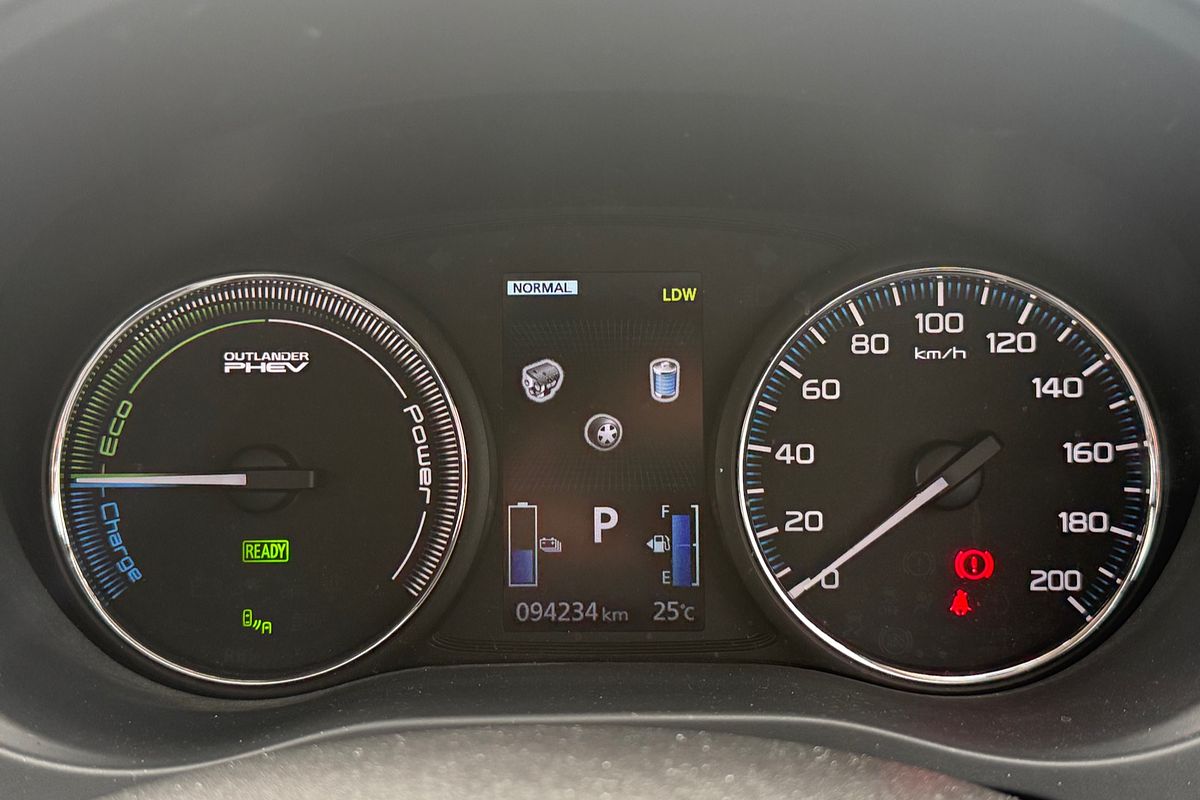 2017 Mitsubishi Outlander PHEV Exceed ZK