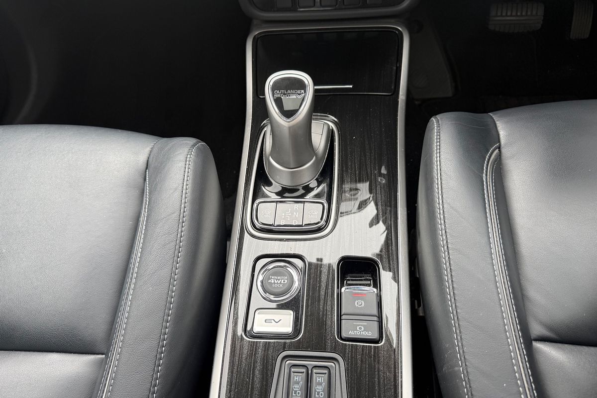 2017 Mitsubishi Outlander PHEV Exceed ZK