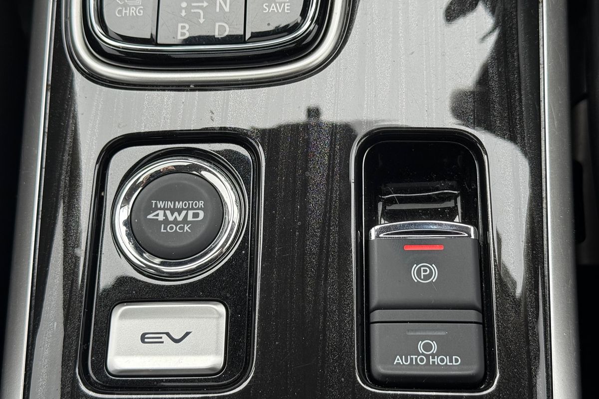 2017 Mitsubishi Outlander PHEV Exceed ZK