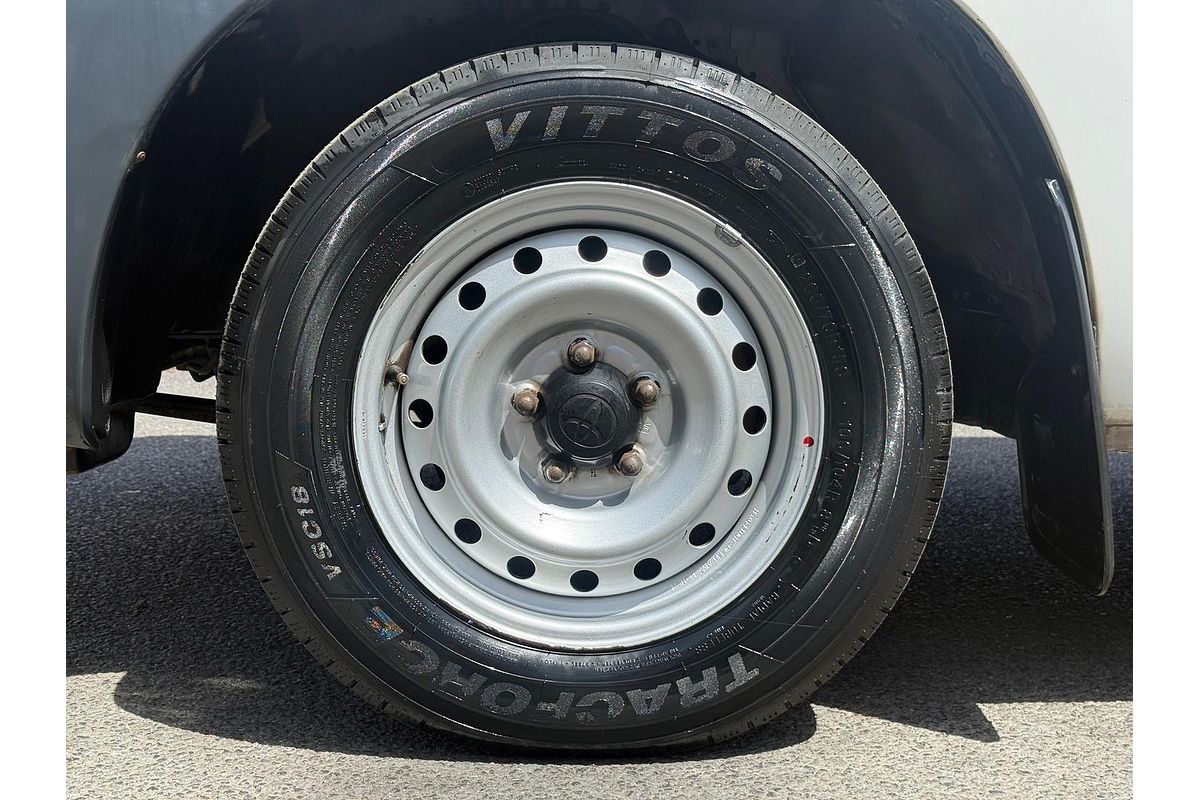 2015 Toyota Hilux Workmate TGN16R Rear Wheel Drive