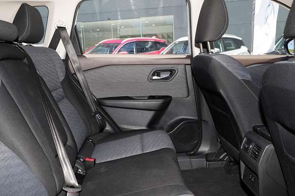 2025 Nissan X-TRAIL ST T33