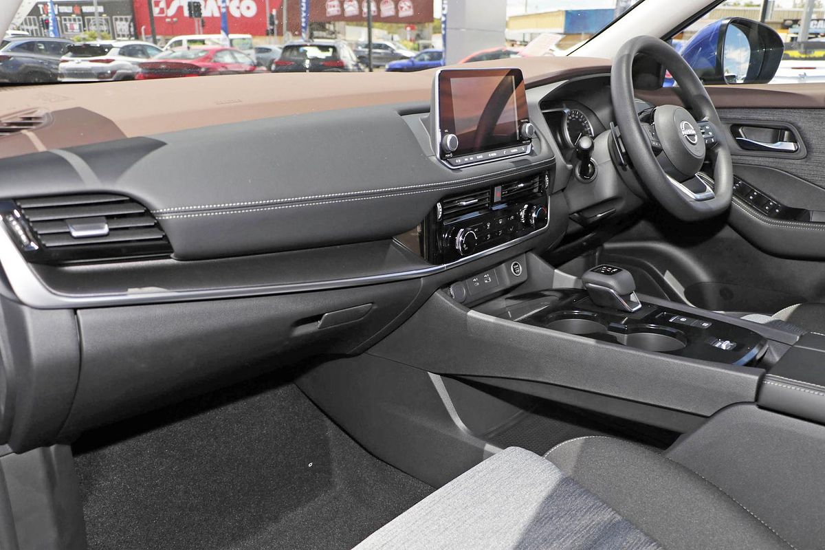 2025 Nissan X-TRAIL ST T33