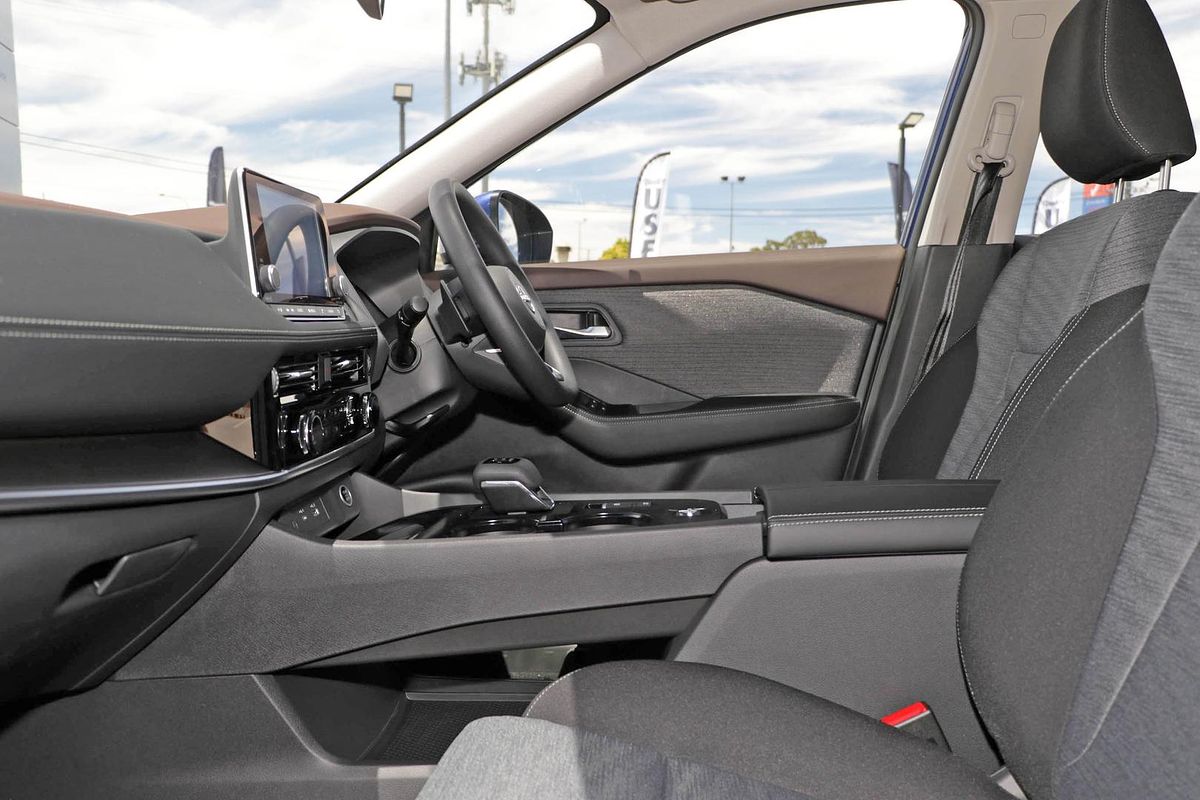 2025 Nissan X-TRAIL ST T33