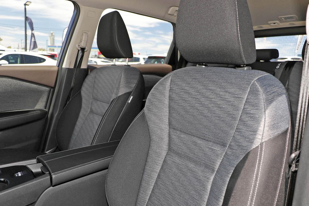 2025 Nissan X-TRAIL ST T33