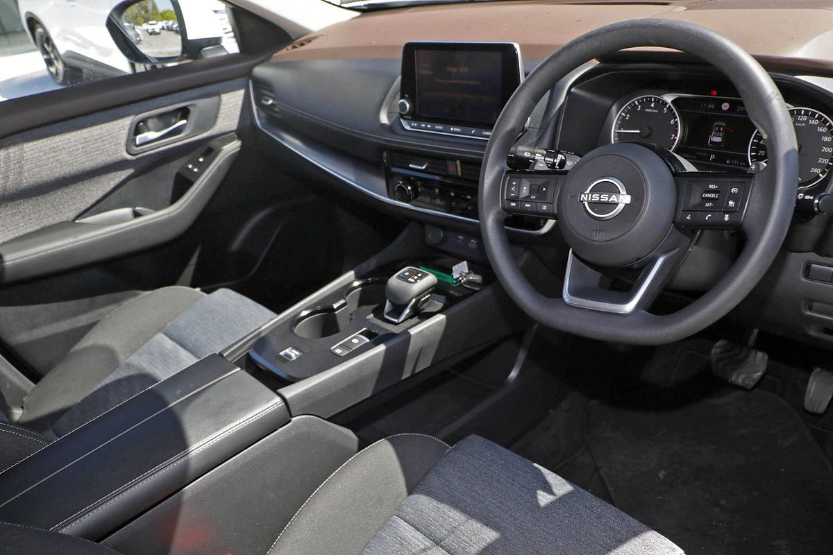 2025 Nissan X-TRAIL ST T33