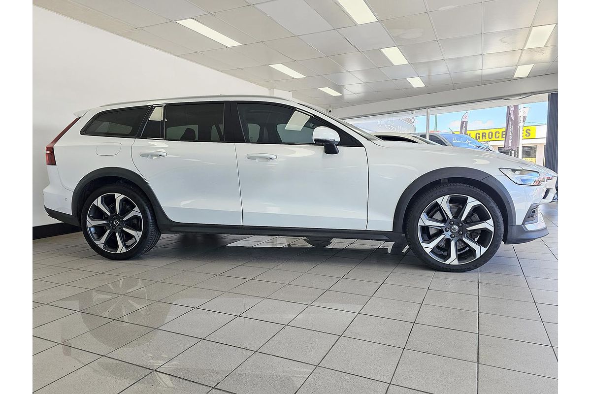 2021 Volvo V60 Cross Country B5