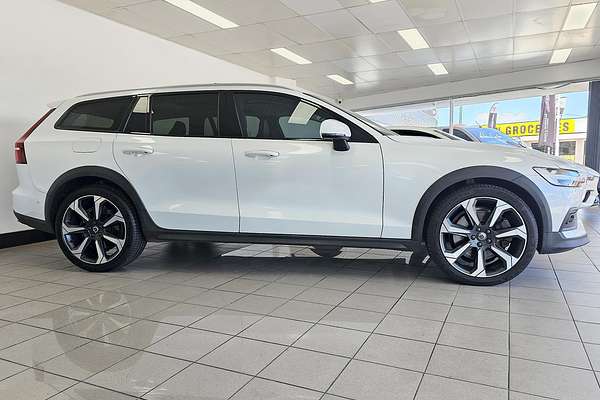 2021 Volvo V60 Cross Country B5