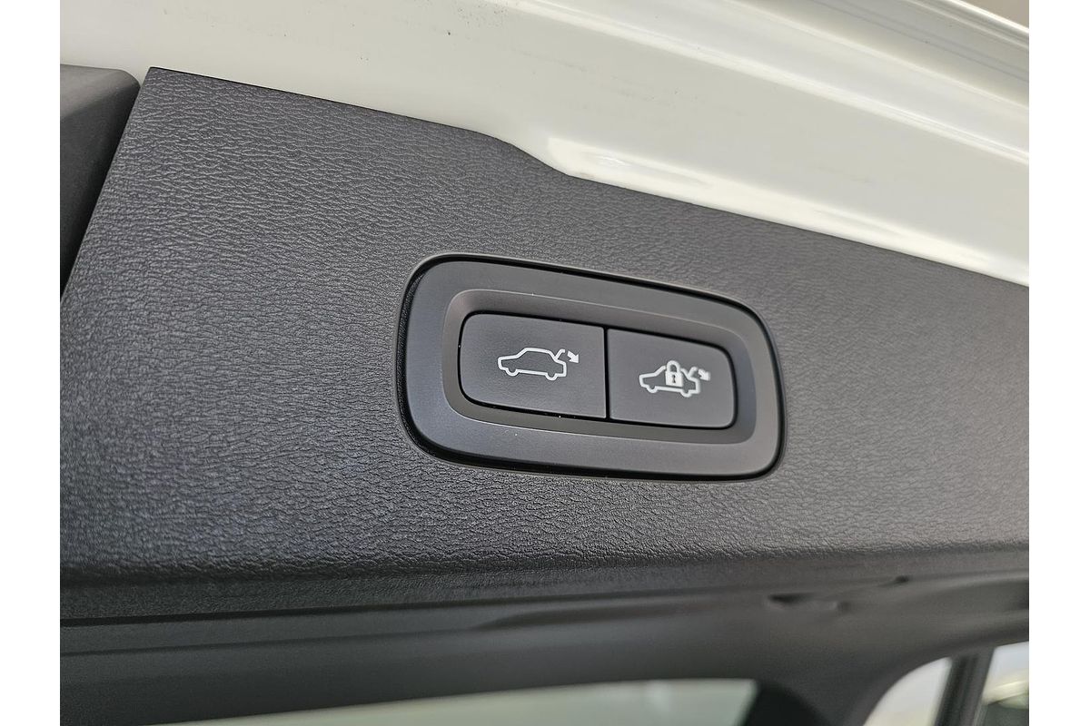 2021 Volvo V60 Cross Country B5