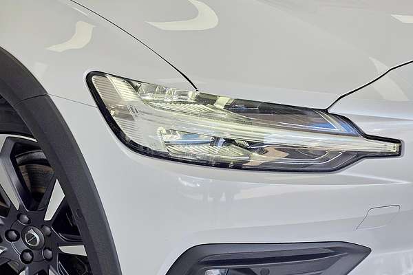 2021 Volvo V60 Cross Country B5