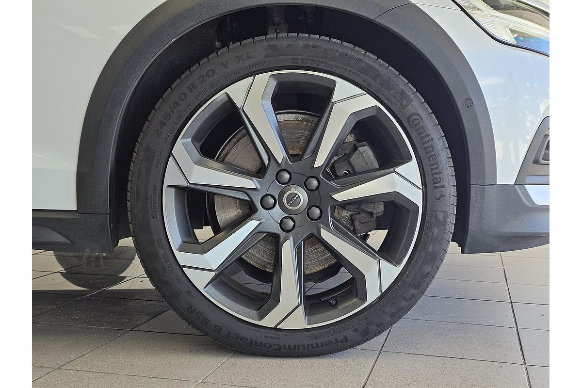 2021 Volvo V60 Cross Country B5