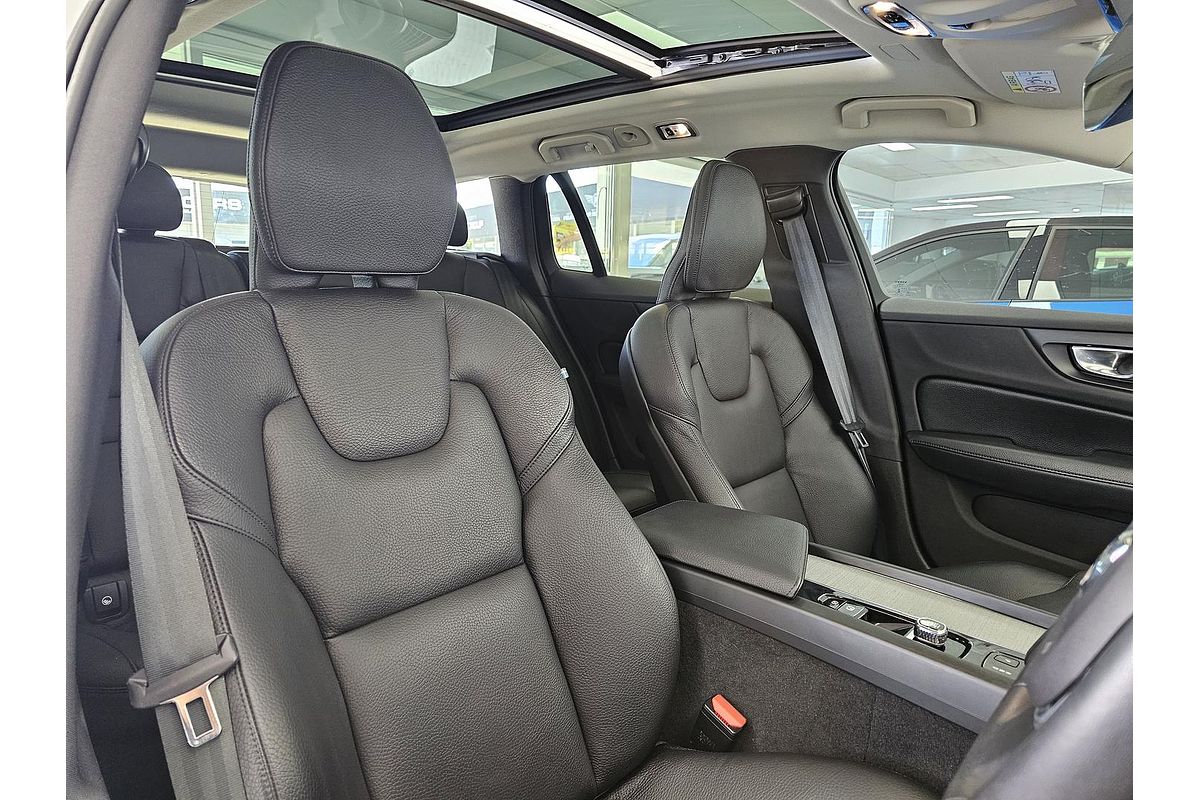 2021 Volvo V60 Cross Country B5