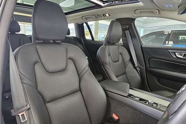 2021 Volvo V60 Cross Country B5