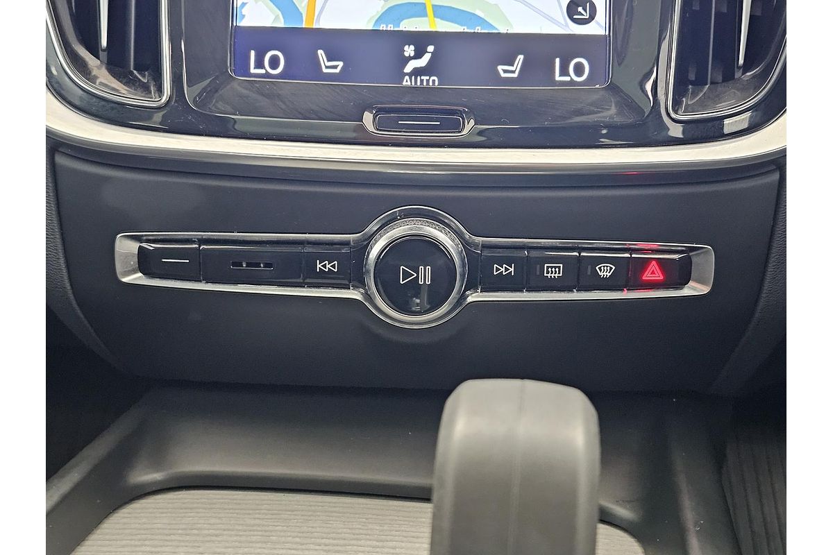 2021 Volvo V60 Cross Country B5