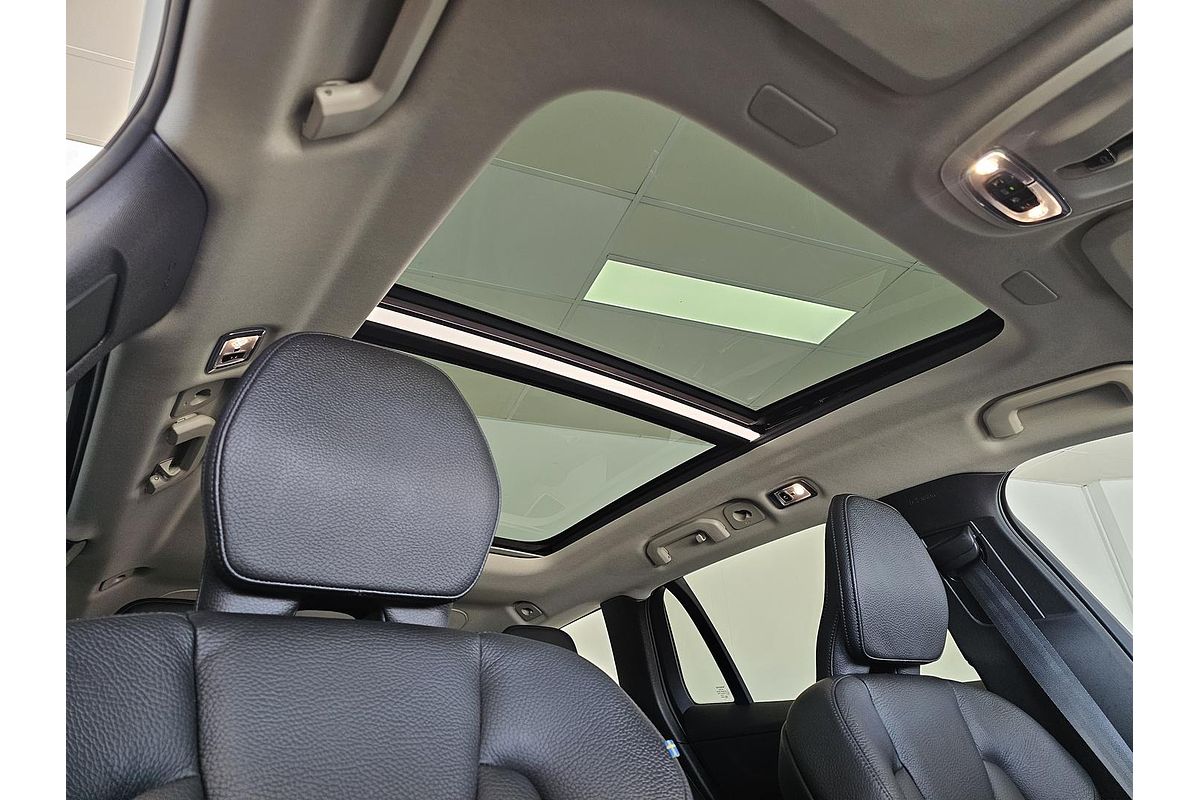 2021 Volvo V60 Cross Country B5