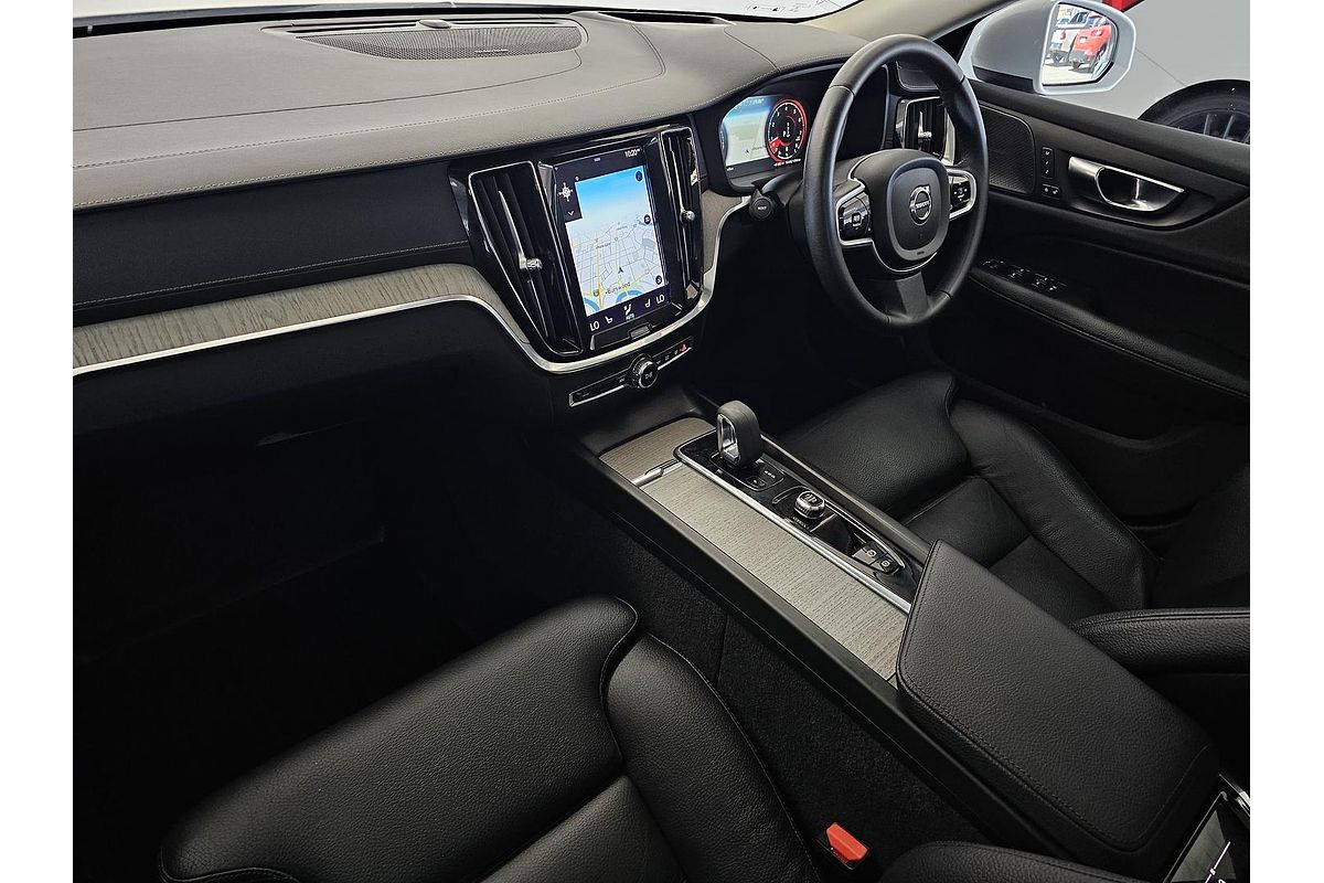 2021 Volvo V60 Cross Country B5