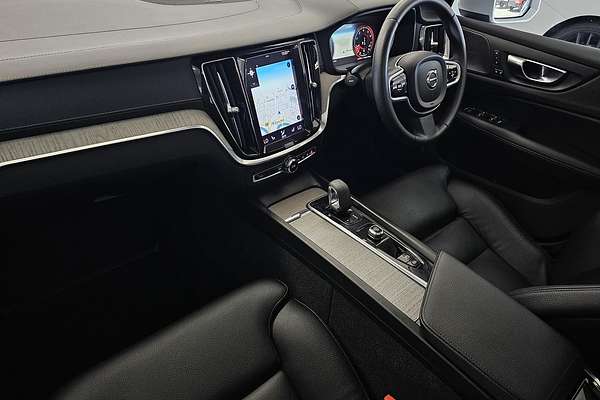 2021 Volvo V60 Cross Country B5