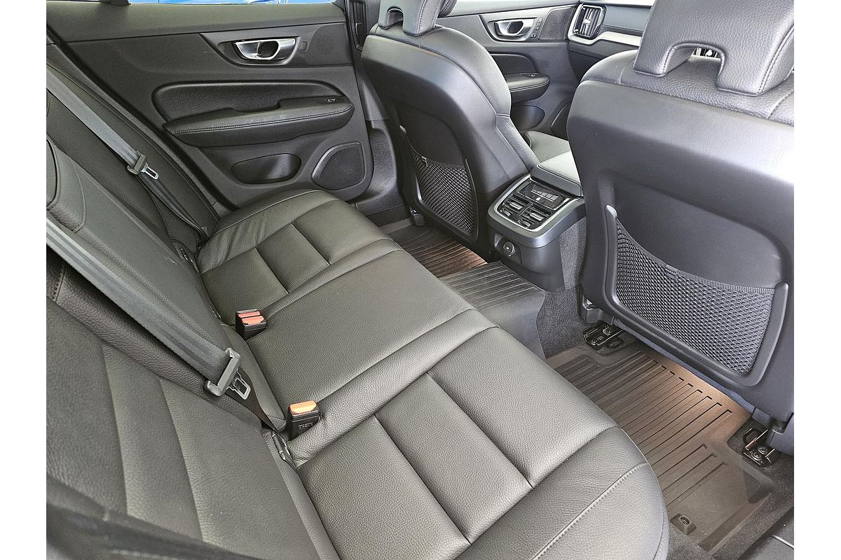 2021 Volvo V60 Cross Country B5