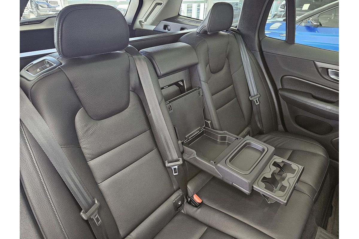 2021 Volvo V60 Cross Country B5