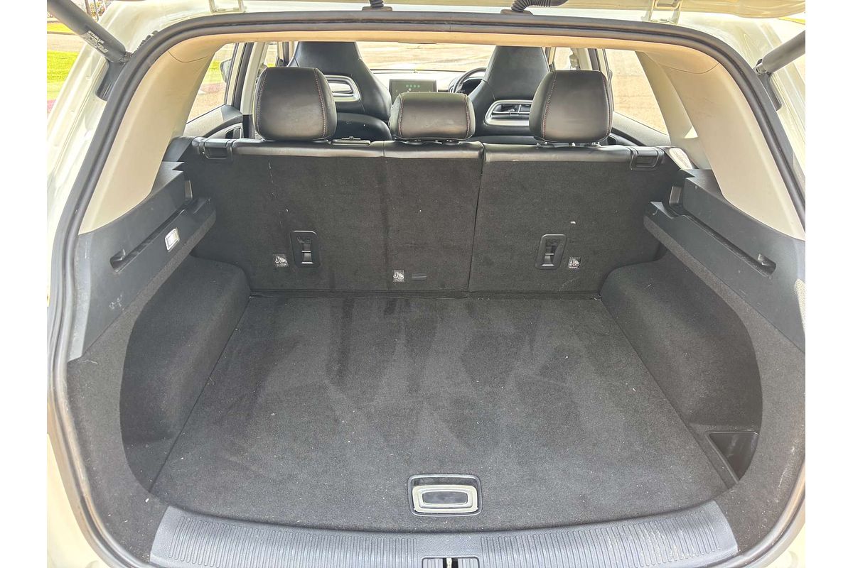 2021 MG HS Essence SAS23