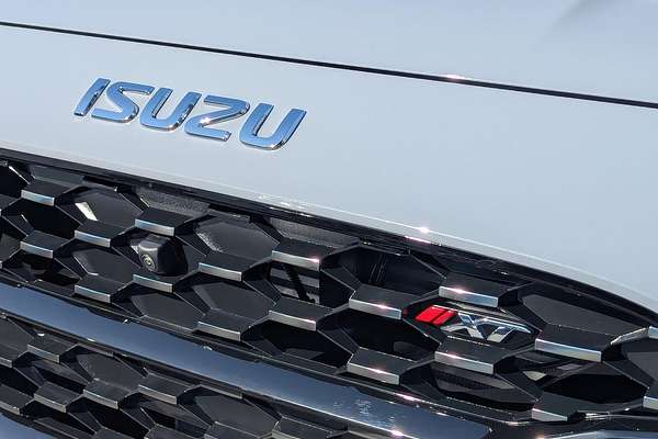 2025 Isuzu MU-X X-TERRAIN