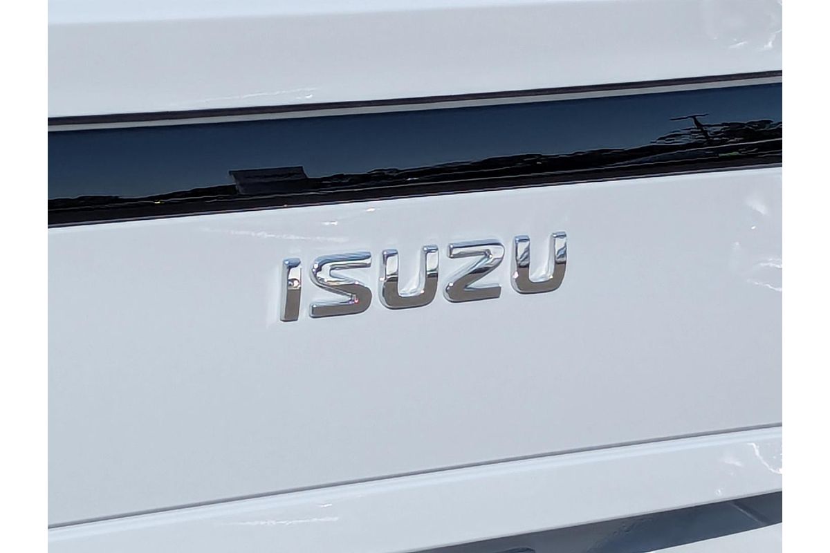 2025 Isuzu MU-X X-TERRAIN