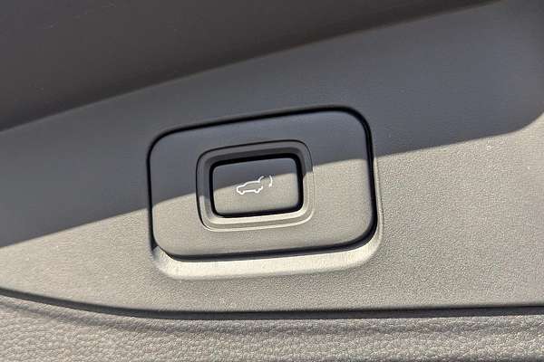 2025 Isuzu MU-X X-TERRAIN