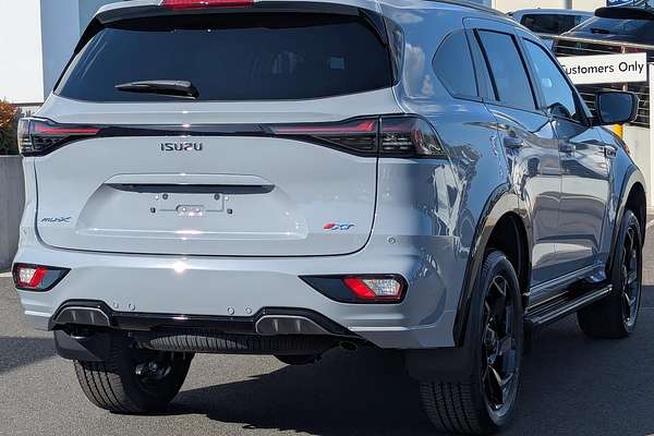 2025 Isuzu MU-X X-TERRAIN