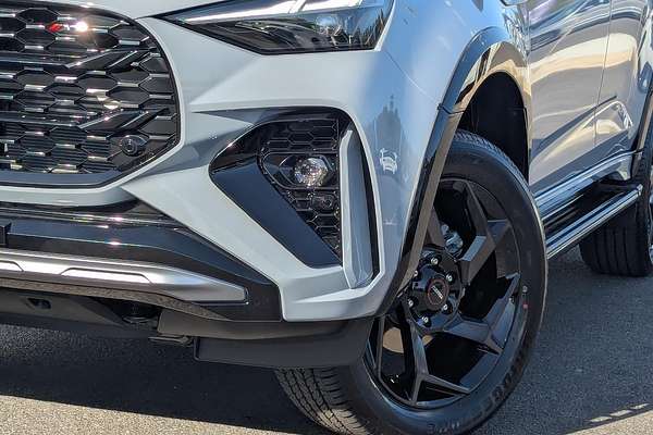 2025 Isuzu MU-X X-TERRAIN