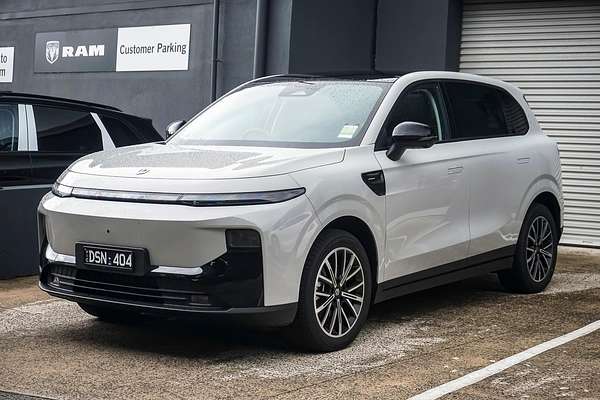 2025 Leapmotor B10 Design LR A12