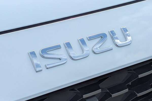 2025 Isuzu MU-X X-TERRAIN