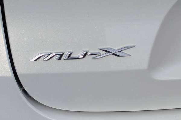 2025 Isuzu MU-X X-TERRAIN