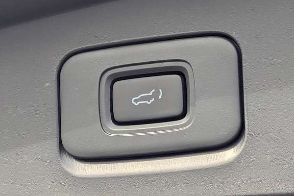 2025 Isuzu MU-X X-TERRAIN