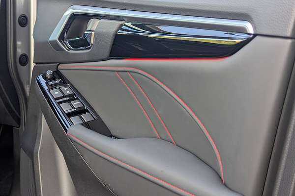 2025 Isuzu MU-X X-TERRAIN